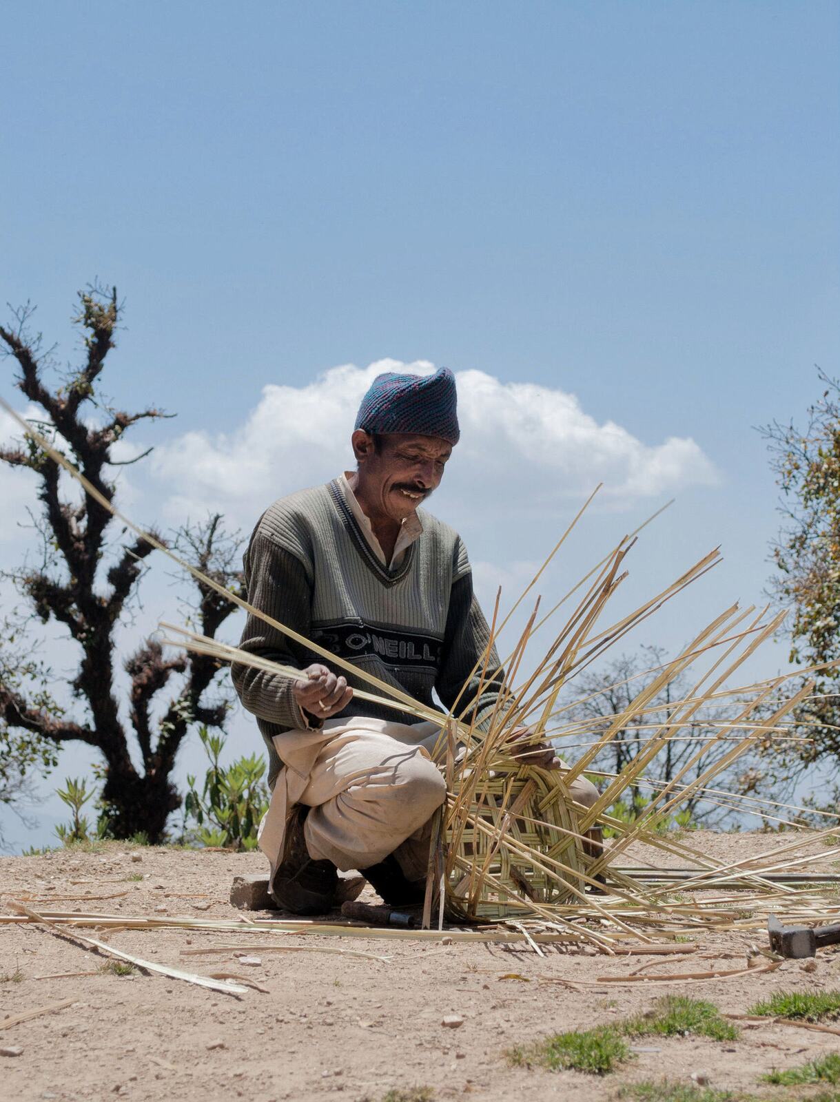 Ringal Basket weaver in Chamoli district 02